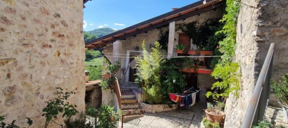 3 Schlafzimmer Haus in Spoleto, Italy, Nr. 373960 5