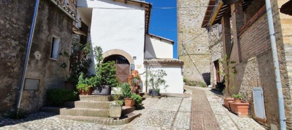 3 Schlafzimmer Haus in Spoleto, Italy, Nr. 373960 7