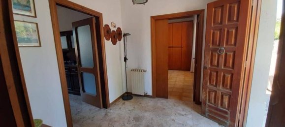 Casa de 12 habitaciónes en Alanno, Italy No. 79086 5