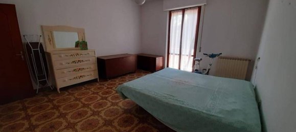 Casa de 12 habitaciónes en Alanno, Italy No. 79086 7