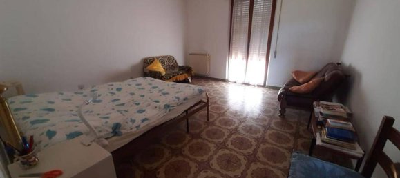 Casa de 12 habitaciónes en Alanno, Italy No. 79086 9