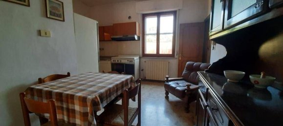 Casa de 12 habitaciónes en Alanno, Italy No. 79086 4