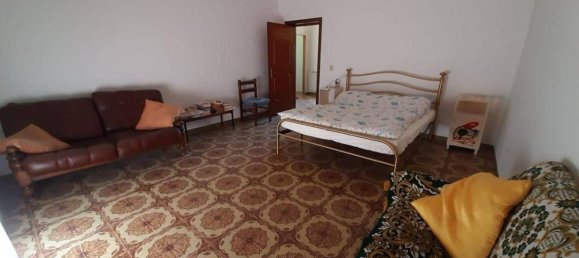 Casa de 12 habitaciónes en Alanno, Italy No. 79086 10