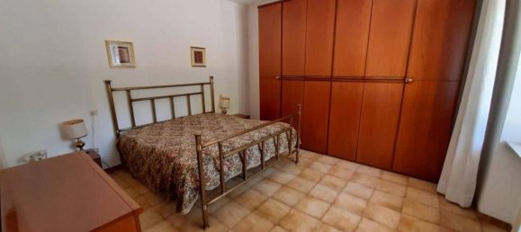 Casa de 12 habitaciónes en Alanno, Italy No. 79086 16