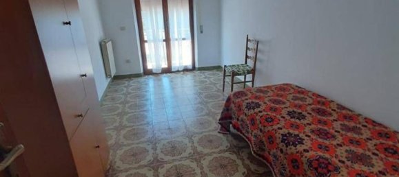 Casa de 12 habitaciónes en Alanno, Italy No. 79086 8