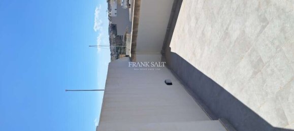 2 bedrooms Penthouse in Munxar, Malta No. 11649 16