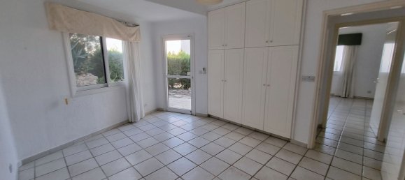 4 bedrooms Villa in Tala, Cyprus No. 22684 18