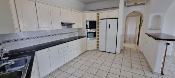 4 bedrooms Villa in Tala, Cyprus No. 22684 8