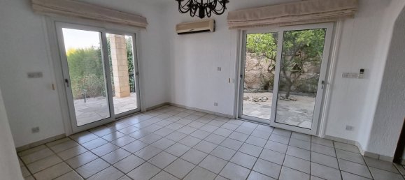 4 bedrooms Villa in Tala, Cyprus No. 22684 7
