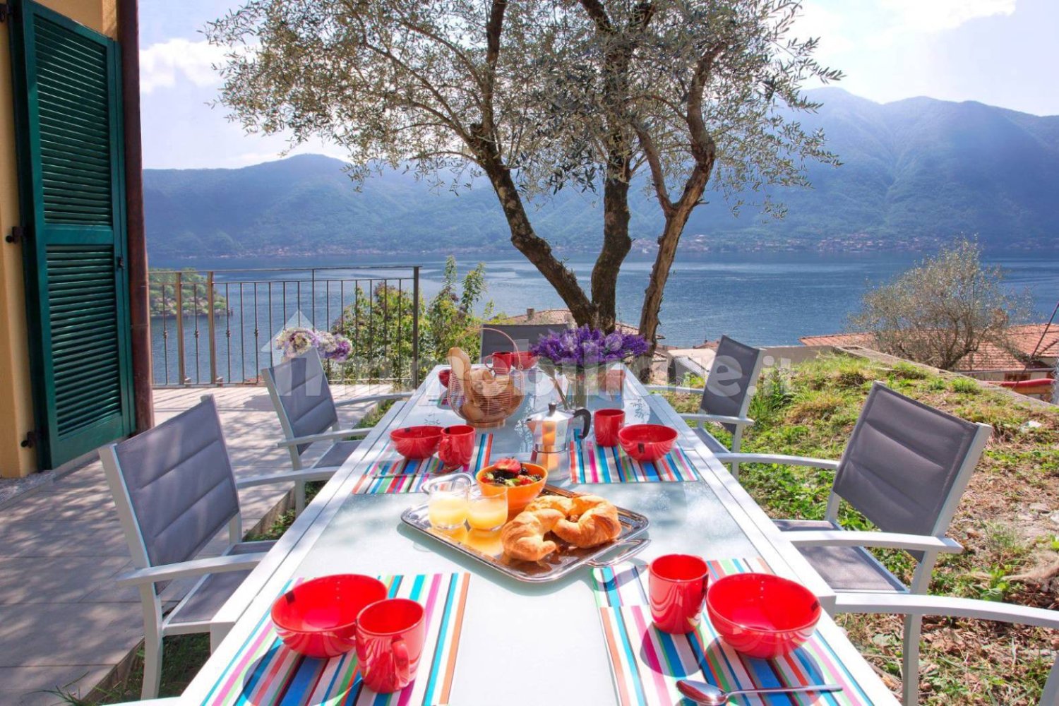 Villa de 4 dormitorios en Sala Comacina, Italy No. 53431