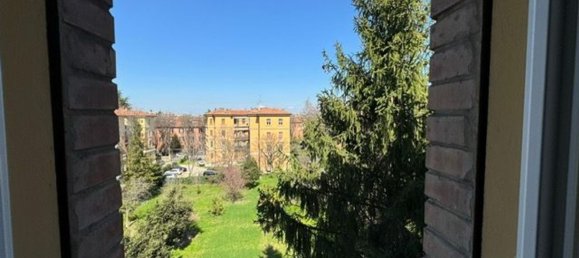3 rooms Apartment in Bologna, Italy No. 34474 3