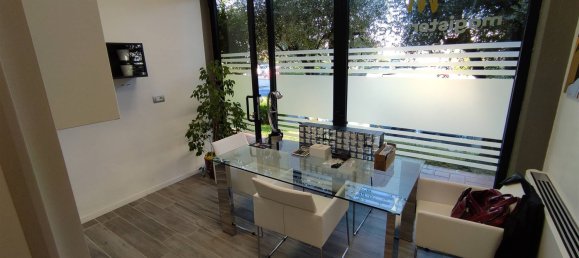 4-Zimmer Gewerbliche Immobilie in Agliana, Italy, Nr. 38848 2