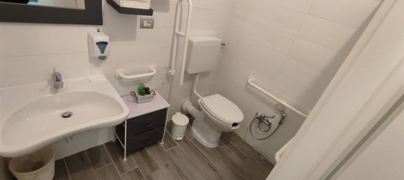 4-Zimmer Gewerbliche Immobilie in Agliana, Italy, Nr. 38848 7