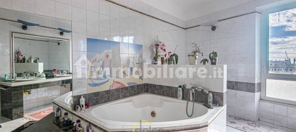 2 bedrooms Apartment in Genoa, Italy No. 135703 26