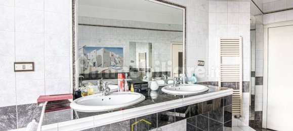 2 bedrooms Apartment in Genoa, Italy No. 135703 28