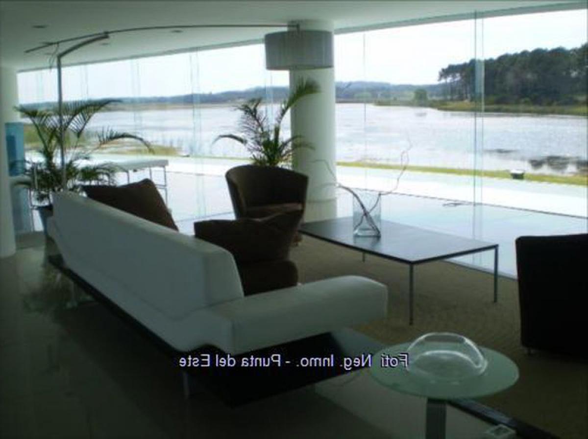 2 bedrooms Apartment in Punta del Este, Uruguay No. 3905