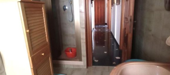 4-salle Appartement à Genoa, Italy No. 232036 9