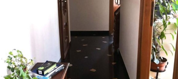 4-salle Appartement à Genoa, Italy No. 232036 3