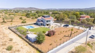 5 bedrooms Villa in Almancil, Portugal No. 31972