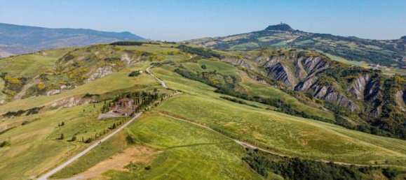 3 bedrooms House in Radicofani, Italy No. 54052 8