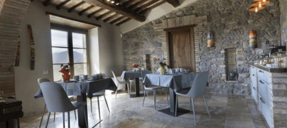 3 bedrooms House in Radicofani, Italy No. 54052 12