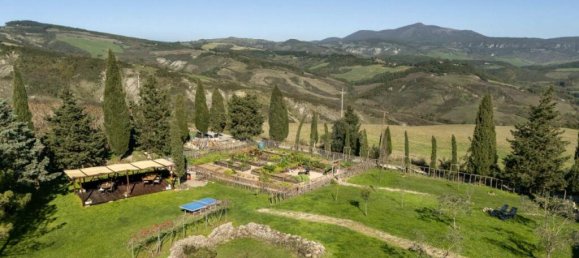 3 bedrooms House in Radicofani, Italy No. 54052 6