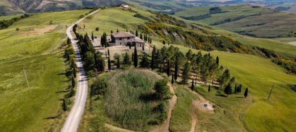 3 bedrooms House in Radicofani, Italy No. 54052 7