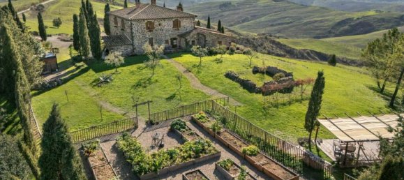 3 bedrooms House in Radicofani, Italy No. 54052 9