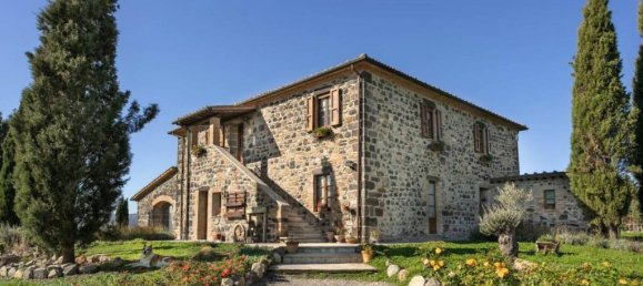 3 bedrooms House in Radicofani, Italy No. 54052 2