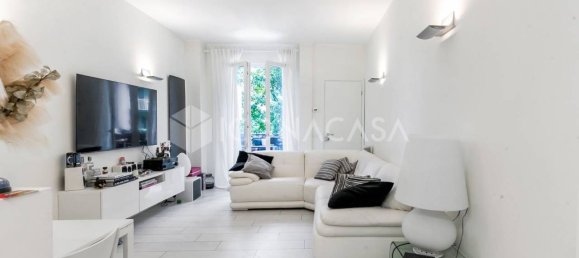 3 rooms Apartment in Milan, Italy No. 301352 3
