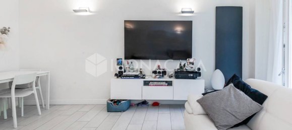 3 rooms Apartment in Milan, Italy No. 301352 8