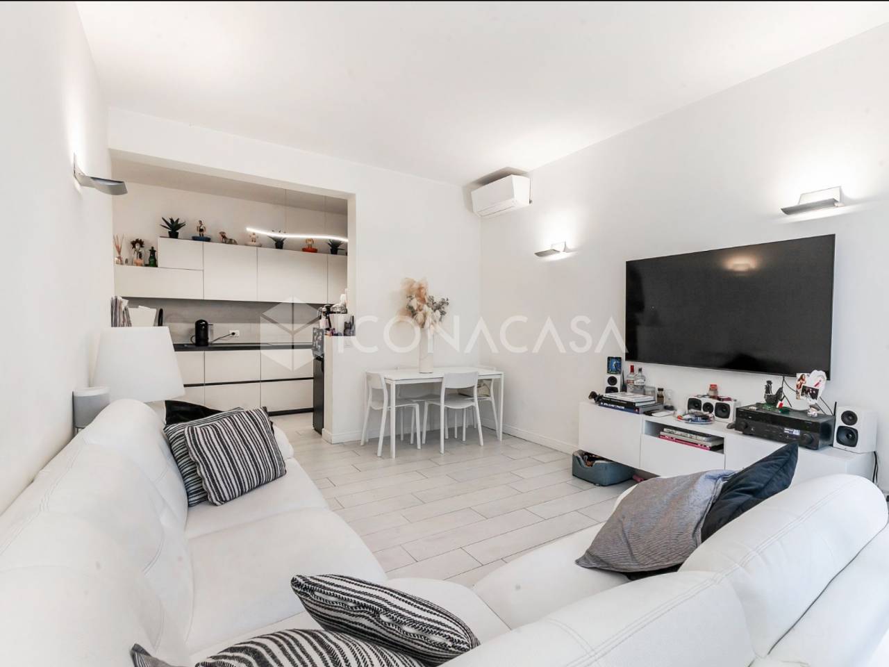 3 rooms Apartment in Milan, Italy No. 301352