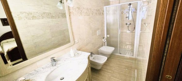 4 bedrooms House in San Benedetto del Tronto, Italy No. 320765 16