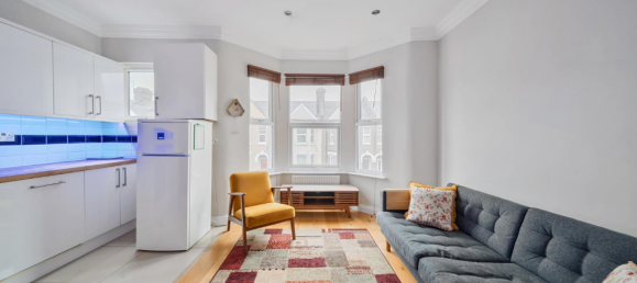 2 bedrooms Apartment in London, United Kingdom No. 12411 2