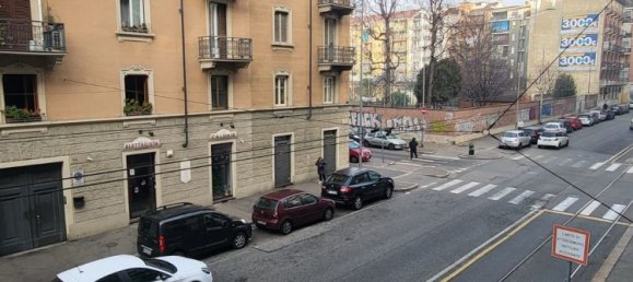 3 rooms Apartment in Turin, Italy No. 133543 4