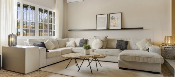 5 bedrooms Villa in Alhaurin de la Torre, Spain No. 133755 9