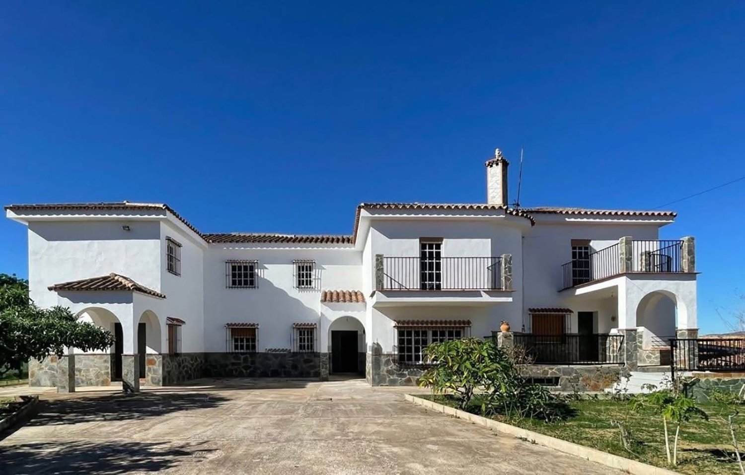 5 bedrooms Villa in Alhaurin de la Torre, Spain No. 133755