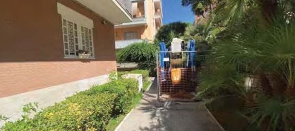 4 bedrooms Apartment in Rome, Italy No. 313729 11