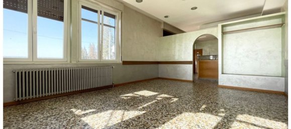 Gewerbliche Immobilie in Momo, Italy 216m², Nr. 252225 5