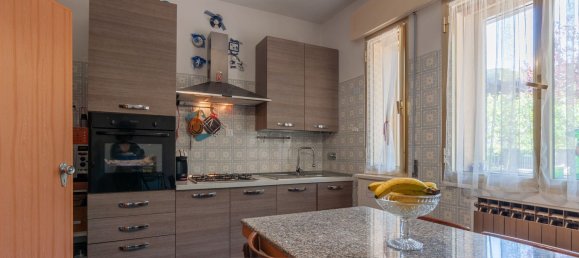 4-salle Appartement à Lizzano in Belvedere, Italy No. 285932 10