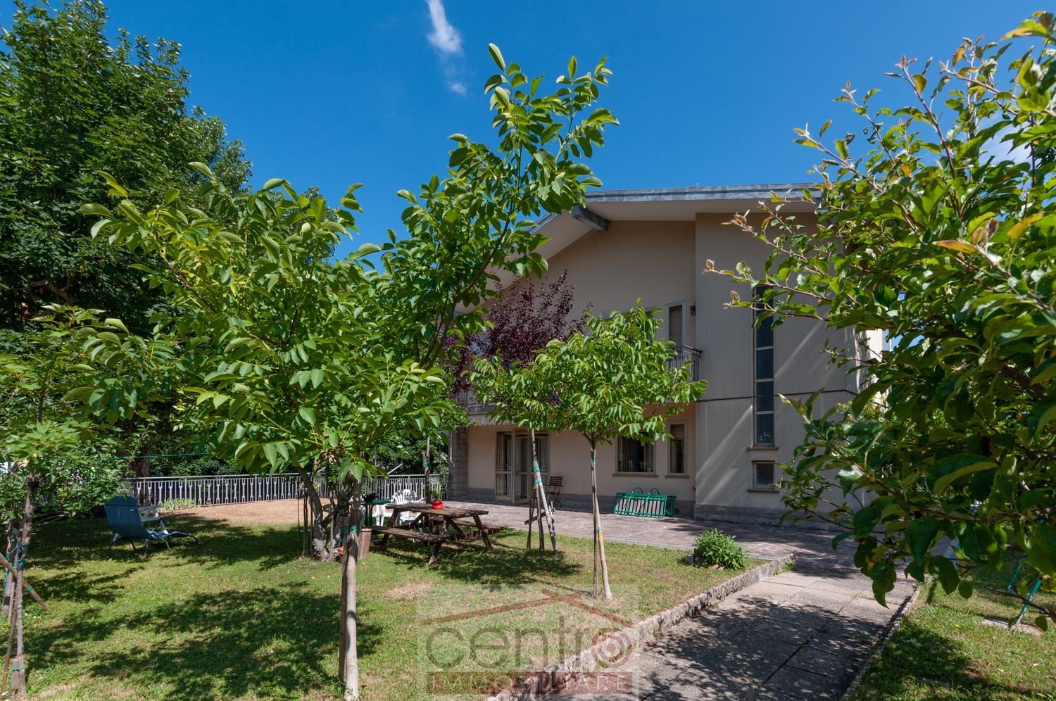 4-salle Appartement à Lizzano in Belvedere, Italy No. 285932