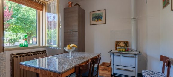 4-salle Appartement à Lizzano in Belvedere, Italy No. 285932 12