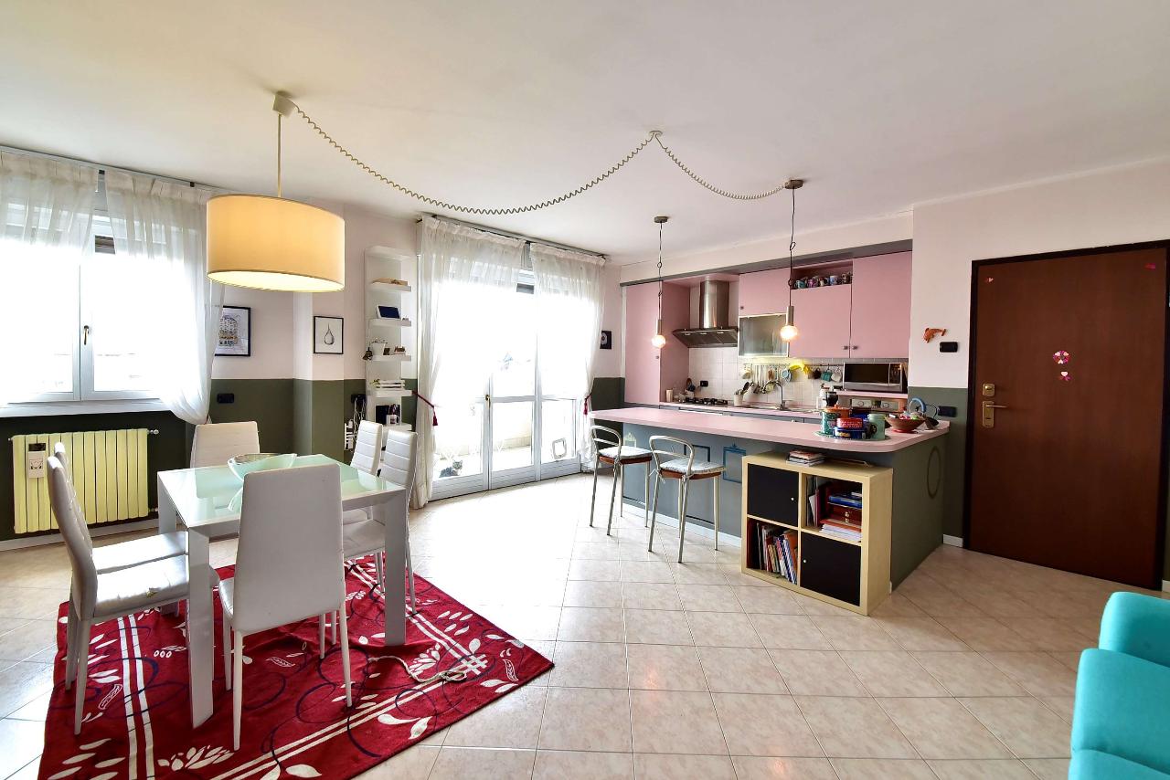 Apartamento de 4 habitaciónes en Limido Comasco, Italy No. 34885