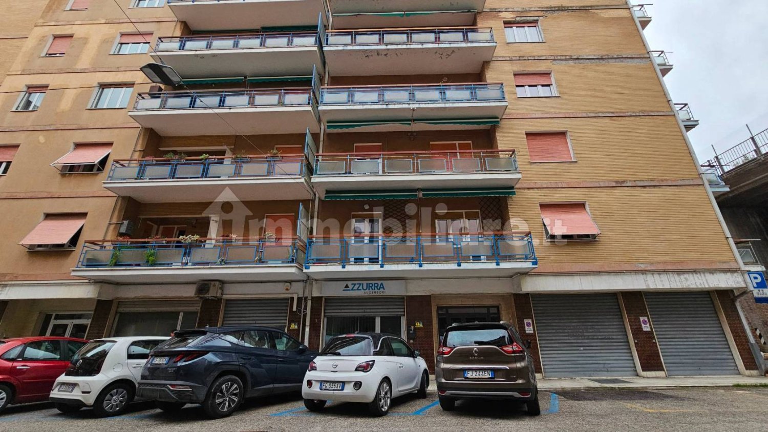 5 rooms Commercial property in Falconara Marittima, Italy No. 341247