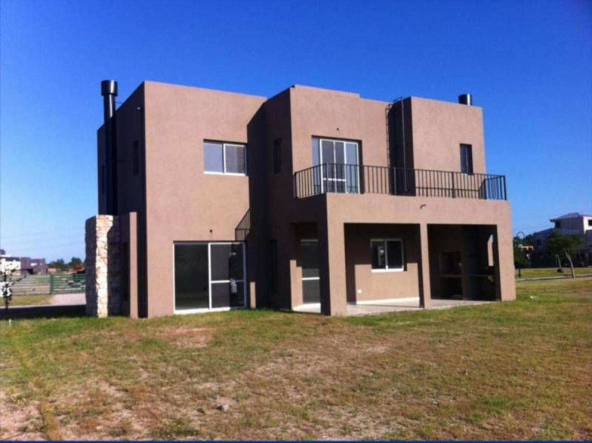 4 bedrooms House in Tigre, Argentina No. 61631