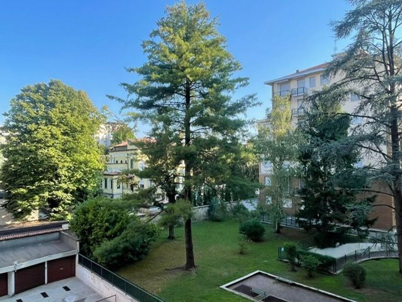 Apartamento de 3 dormitorios en Monza, Italy No. 364632