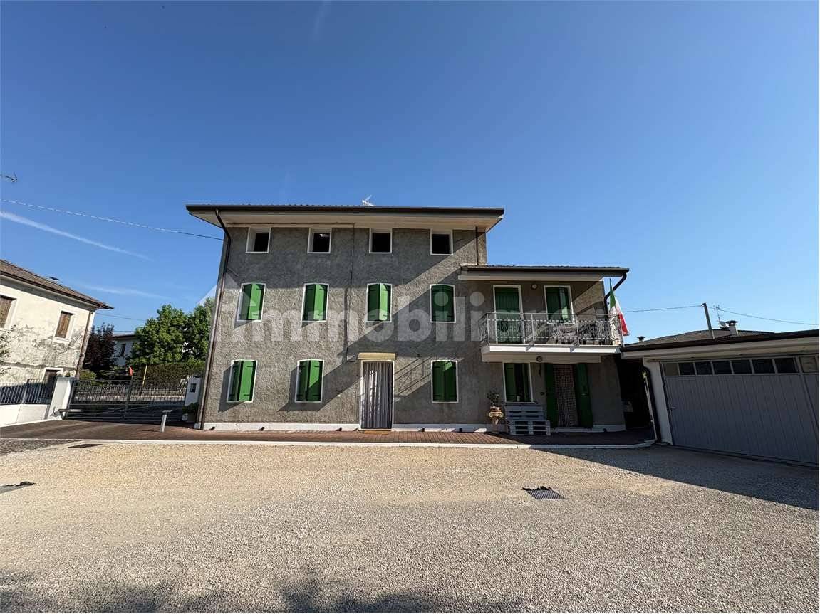 Villa de 5 dormitorios en Sernaglia della Battaglia, Italy No. 275190