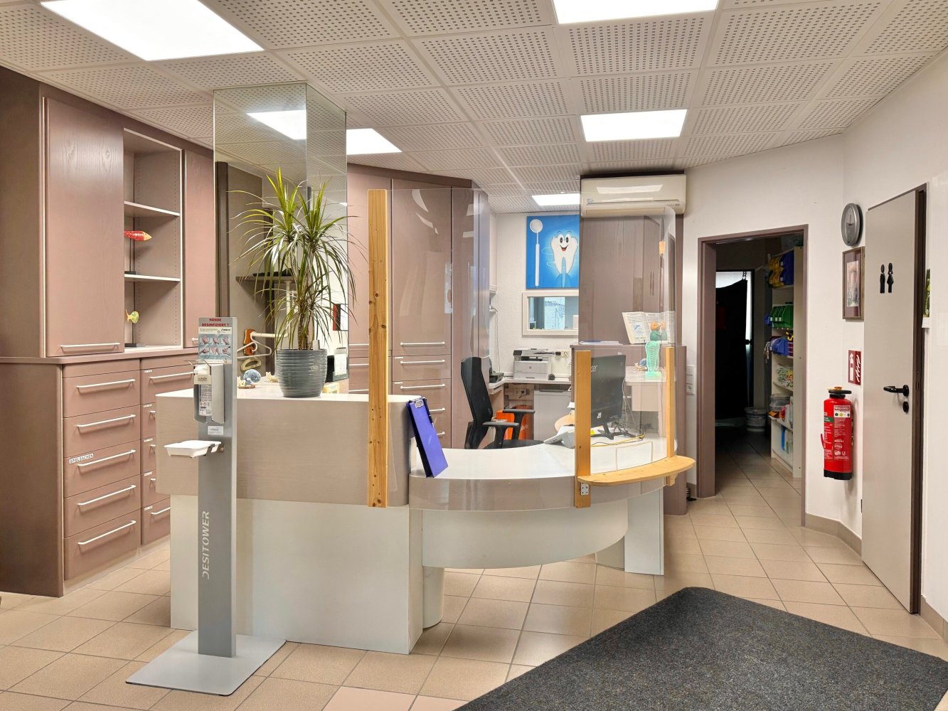 Oficina de 7 habitaciónes en Mayen-Koblenz, Germany No. 136126