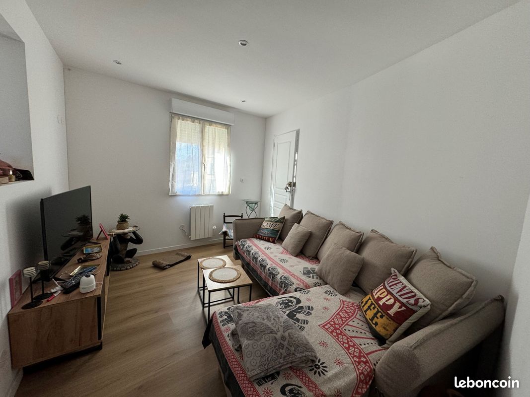 2 bedrooms House in Poulainville, France No. 243902