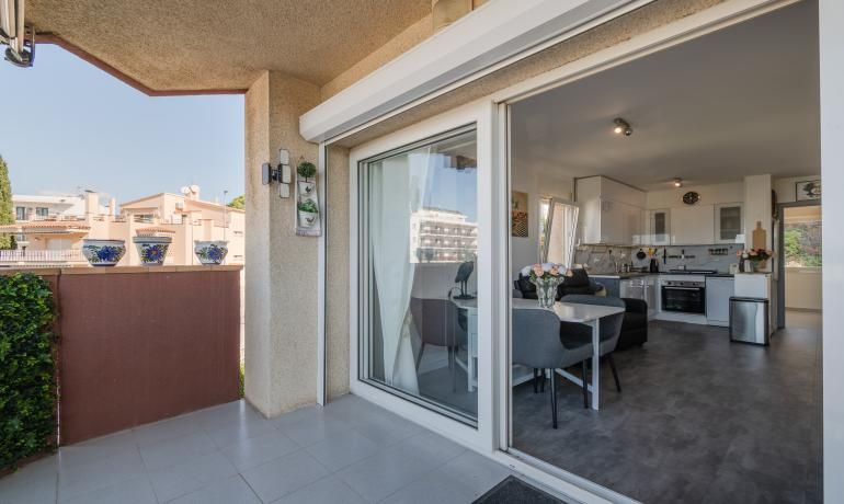 Apartamento de 2 dormitorios en Roses, Spain No. 212426